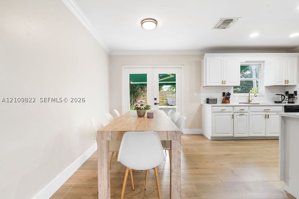 913 Lighthouse Dr, North Palm Beach FL 33408