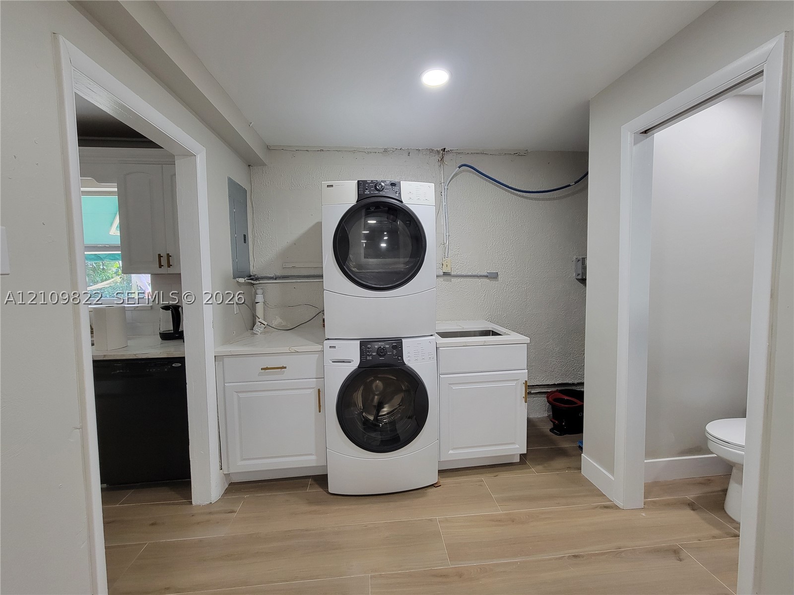 913 Lighthouse Dr, North Palm Beach FL 33408