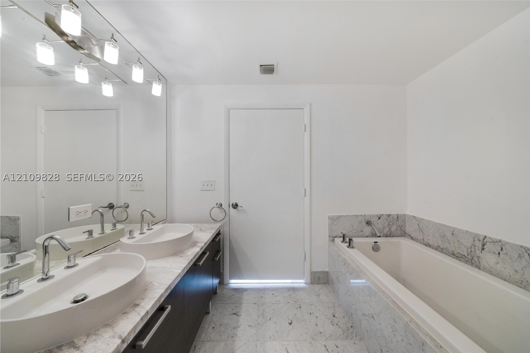 244 Biscayne Blvd #3808, Miami FL 33132