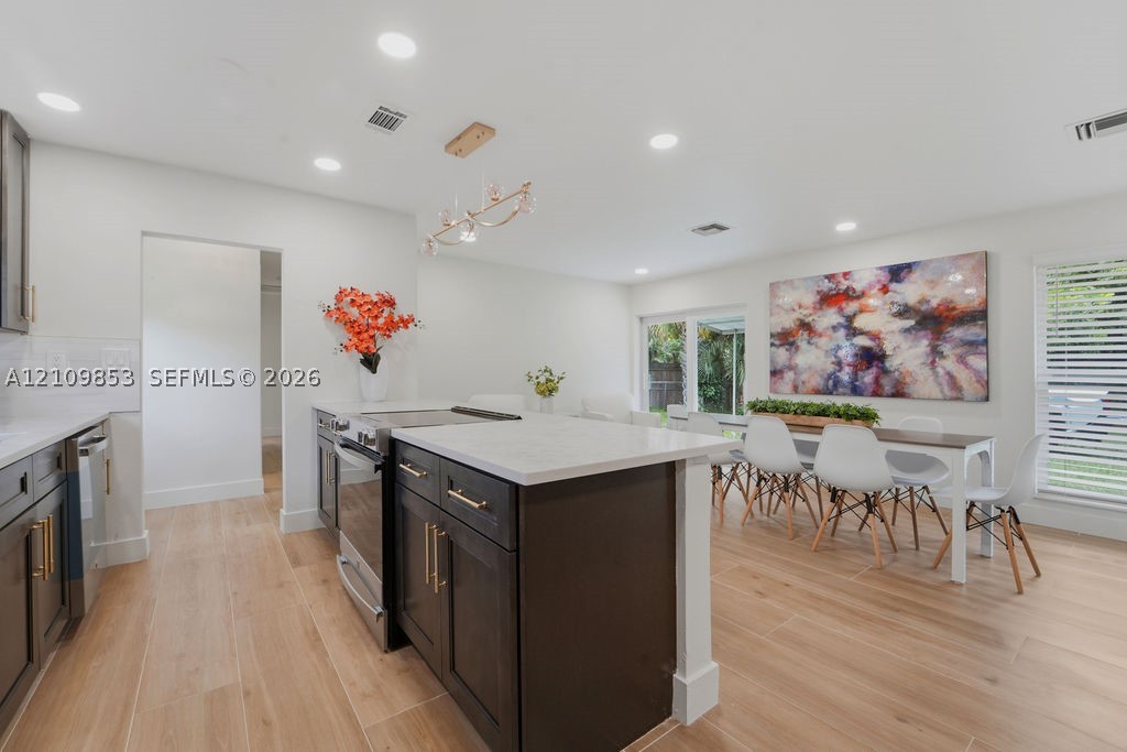 800 Alamanda Dr, North Palm Beach FL 33408