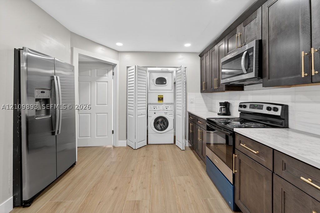 712 Tradewind Dr, North Palm Beach FL 33408