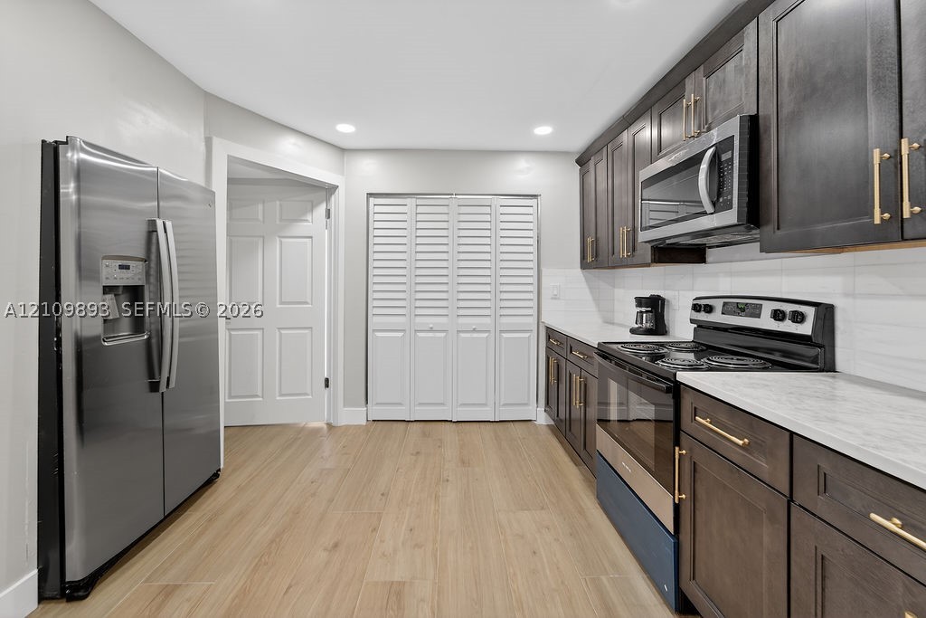 712 Tradewind Dr, North Palm Beach FL 33408