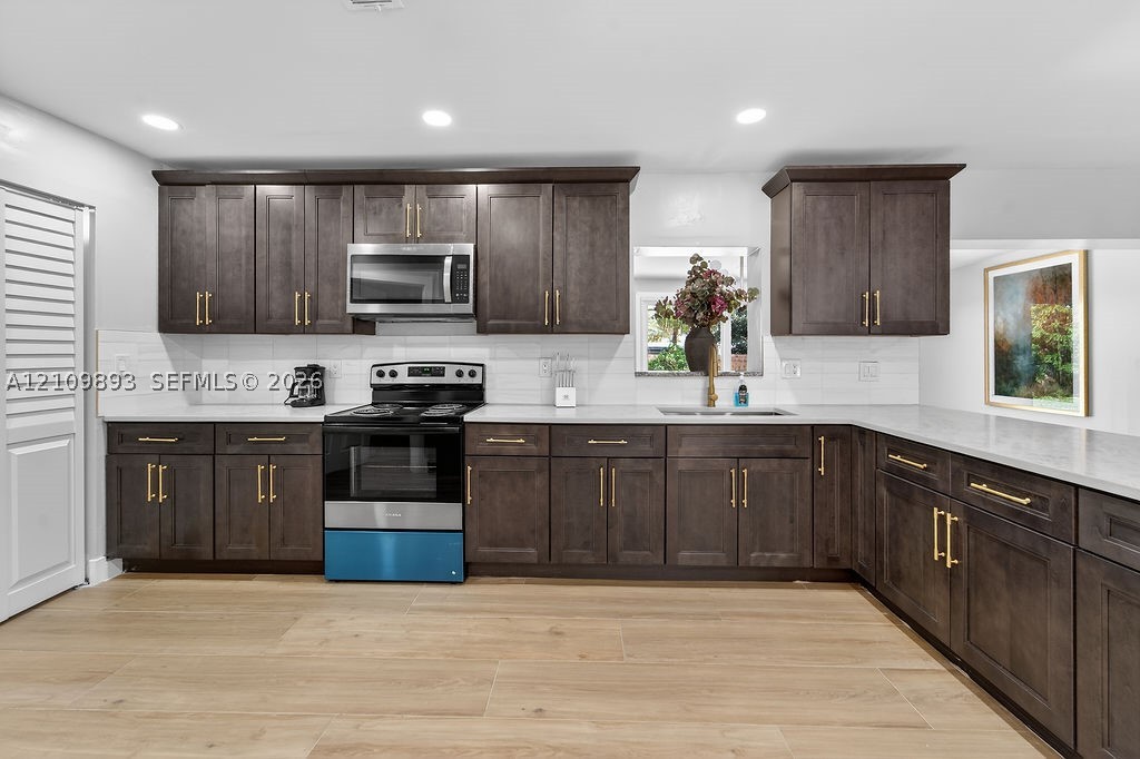 712 Tradewind Dr, North Palm Beach FL 33408