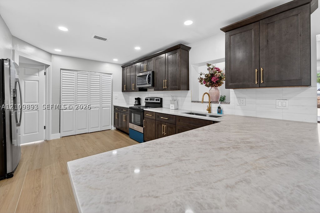 712 Tradewind Dr, North Palm Beach FL 33408