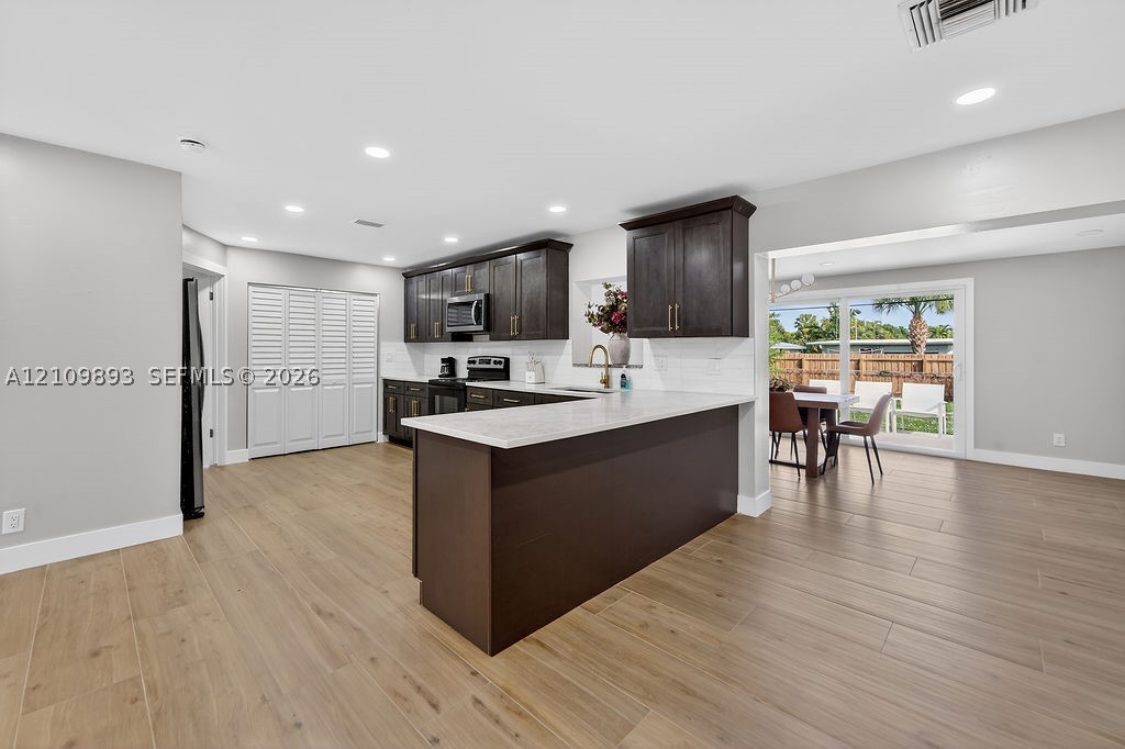 712 Tradewind Dr, North Palm Beach FL 33408
