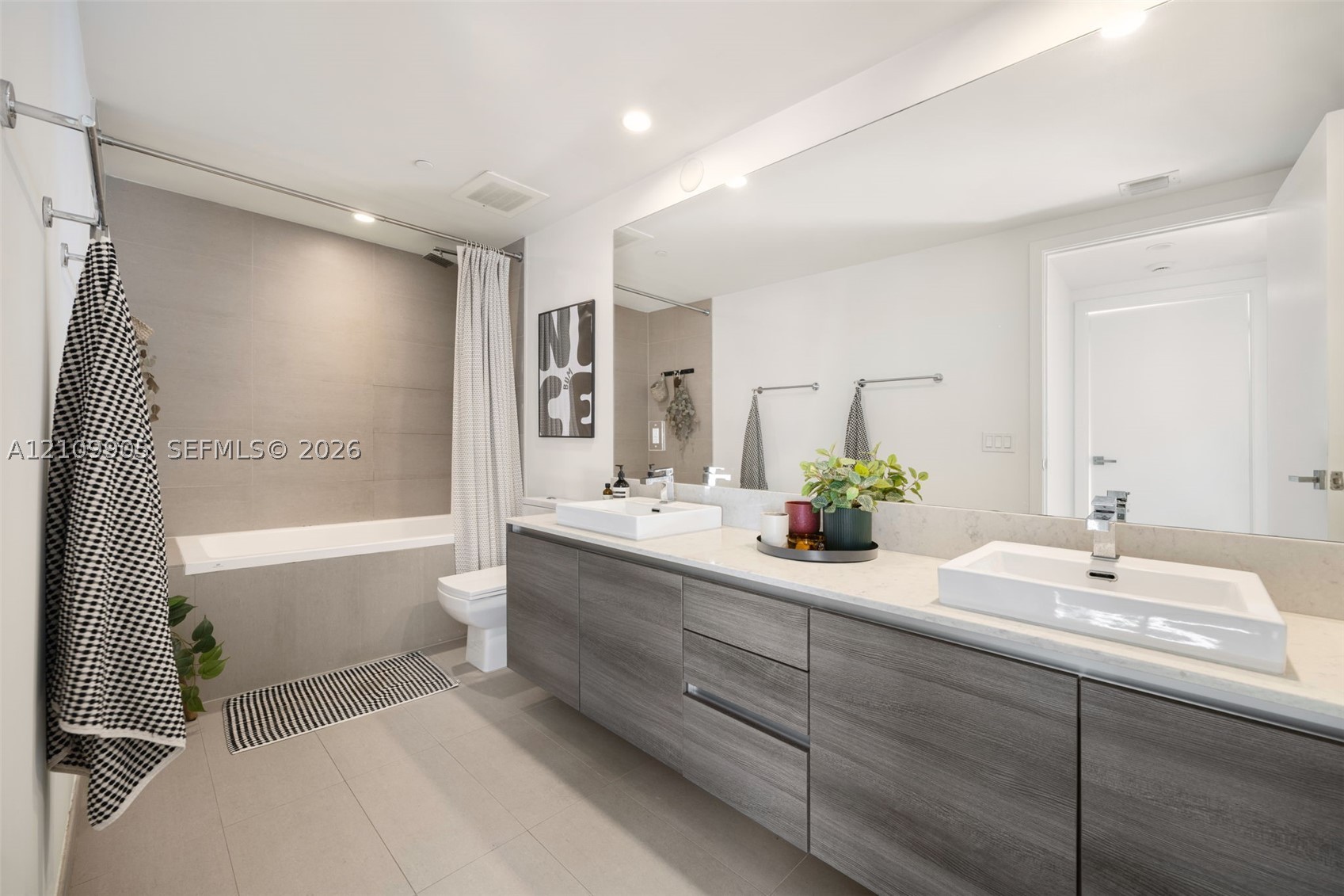 1080 Brickell Ave #2302, Miami FL 33131