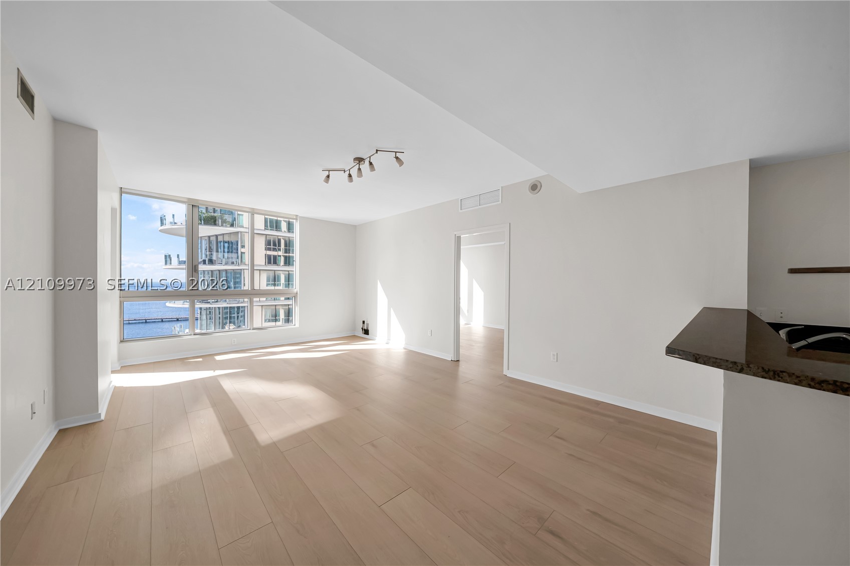300 S Biscayne Blvd #T-1806, Miami FL 33131