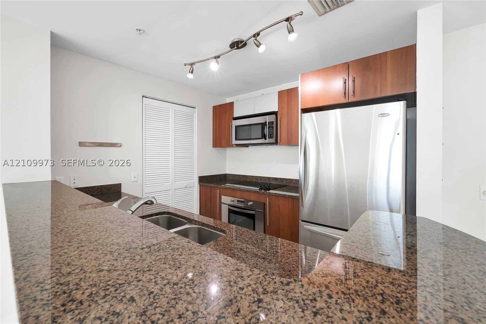 300 S Biscayne Blvd #T-1806, Miami FL 33131