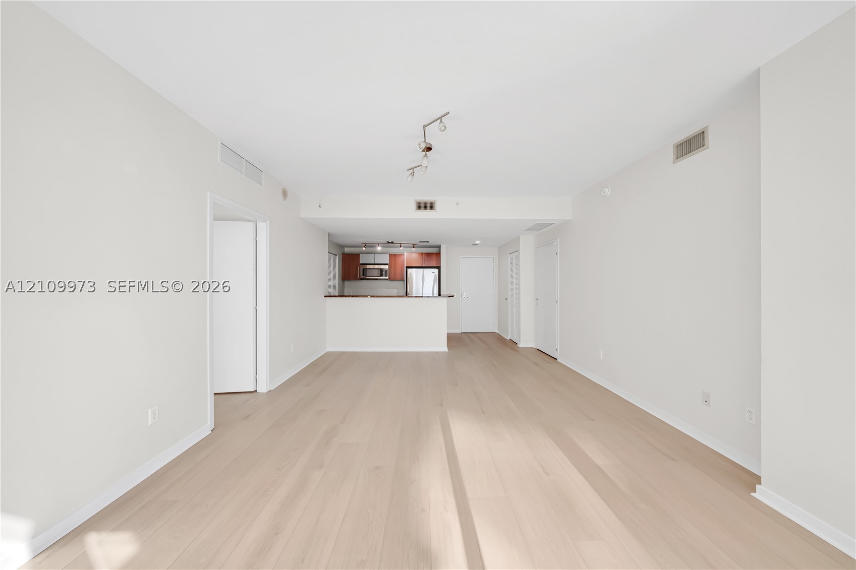 300 S Biscayne Blvd #T-1806, Miami FL 33131