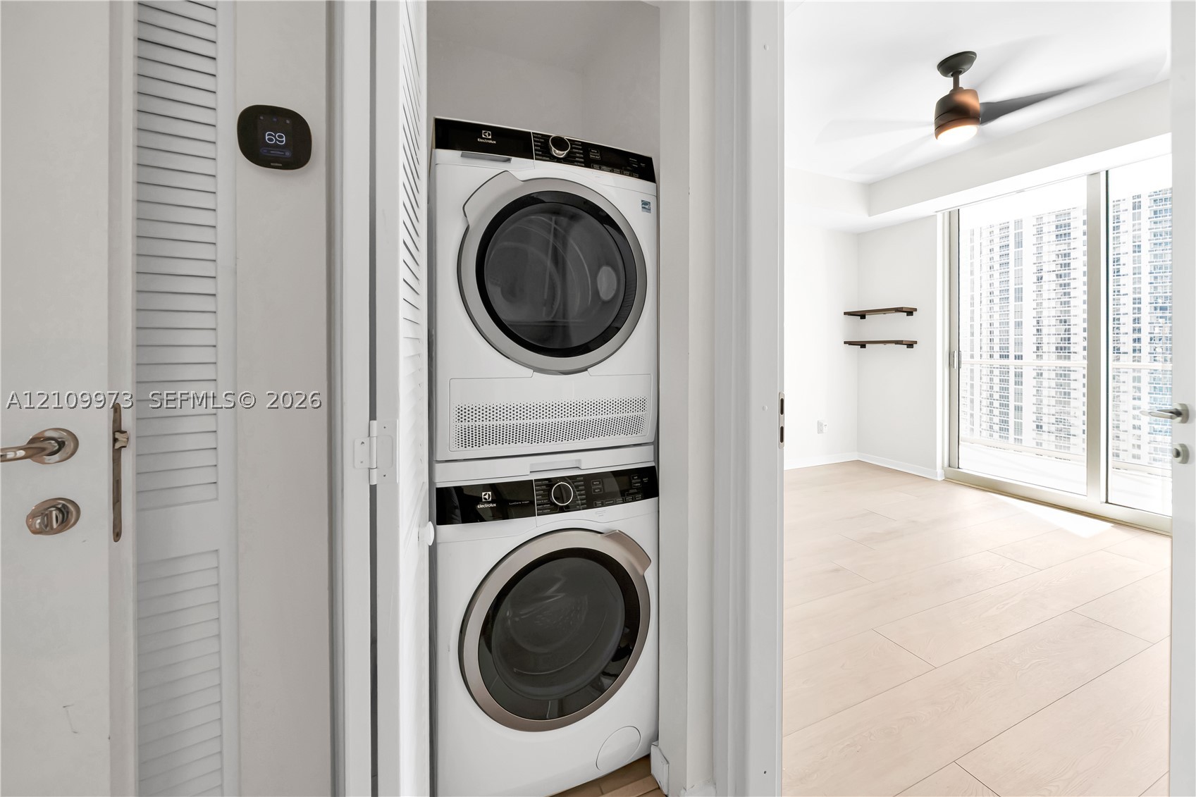 300 S Biscayne Blvd #T-1806, Miami FL 33131