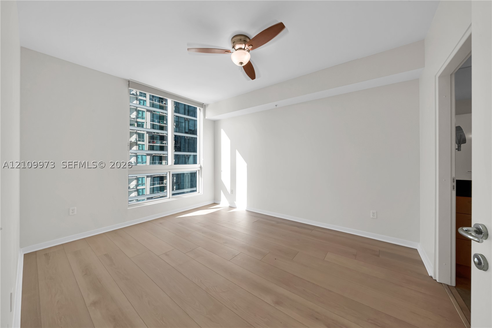 300 S Biscayne Blvd #T-1806, Miami FL 33131