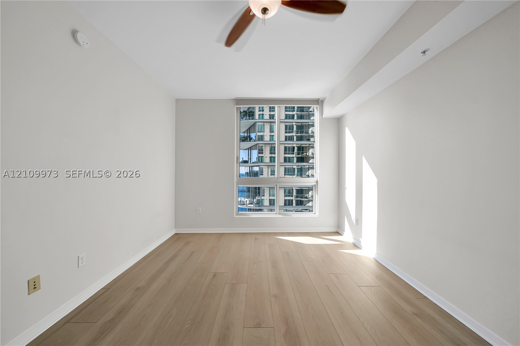 300 S Biscayne Blvd #T-1806, Miami FL 33131