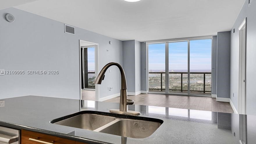50 Biscayne Blvd #5406, Miami FL 33132