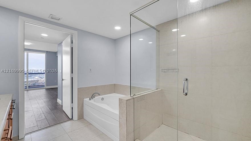 50 Biscayne Blvd #5406, Miami FL 33132