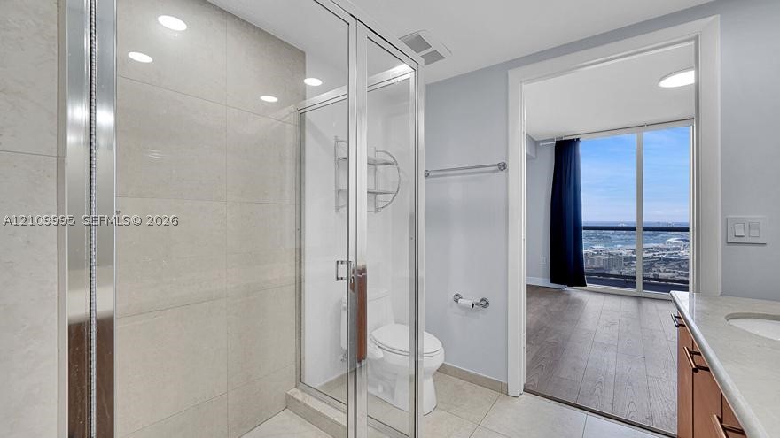 50 Biscayne Blvd #5406, Miami FL 33132