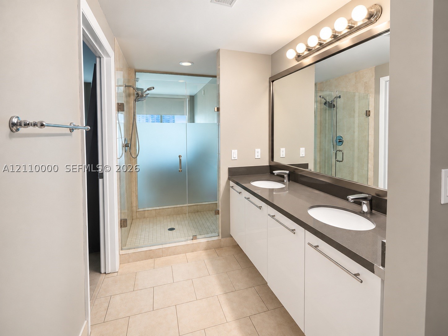 90 SW 3rd St #3212, Miami FL 33130