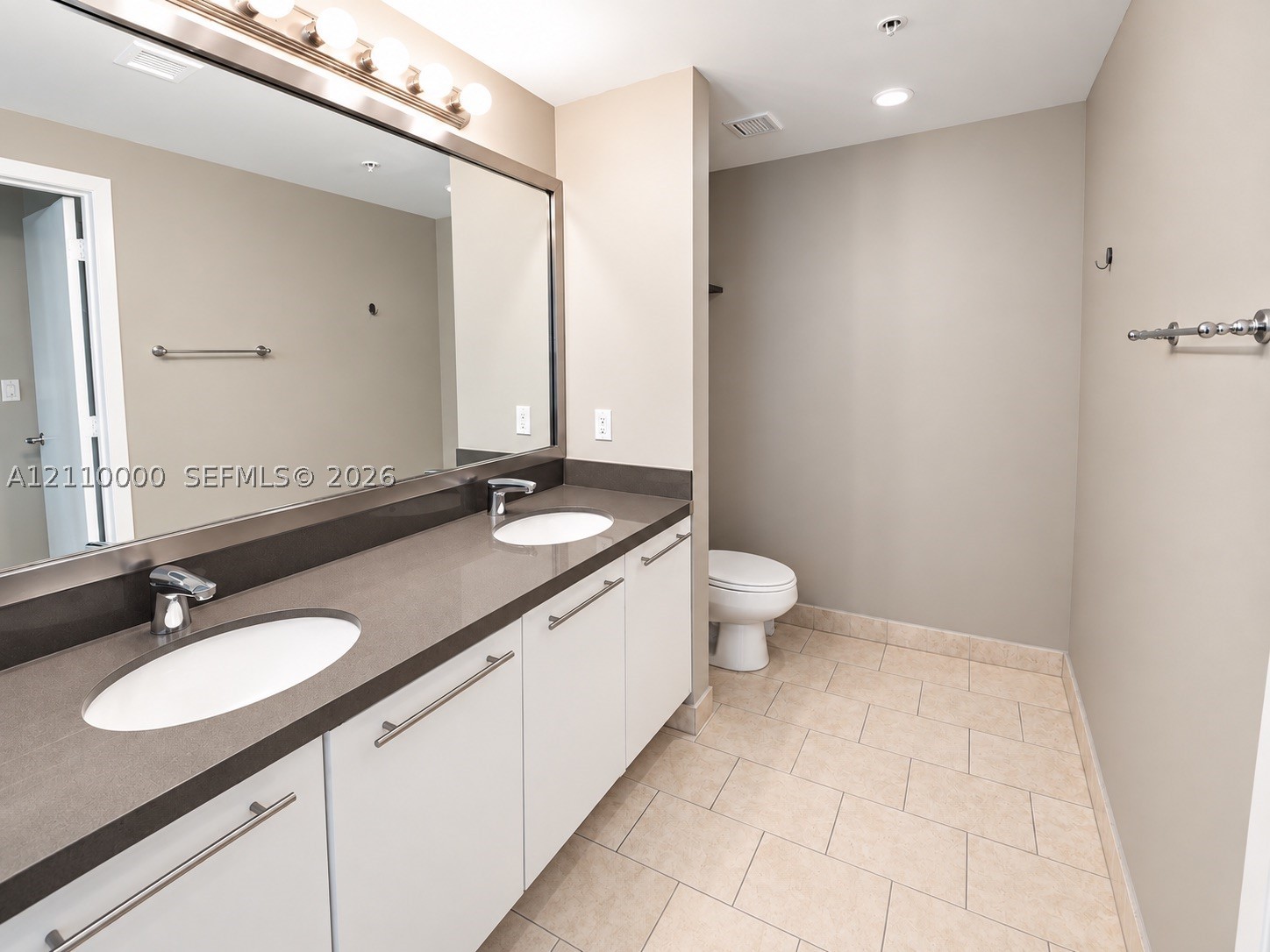 90 SW 3rd St #3212, Miami FL 33130