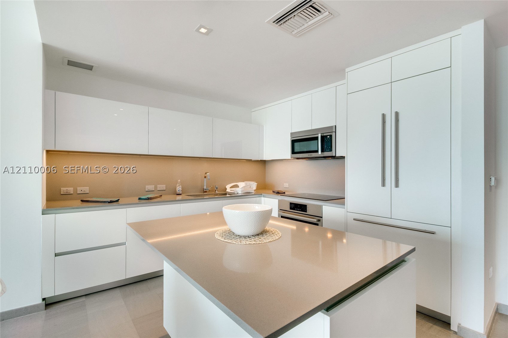 88 SW 7th St #2505, Miami FL 33130