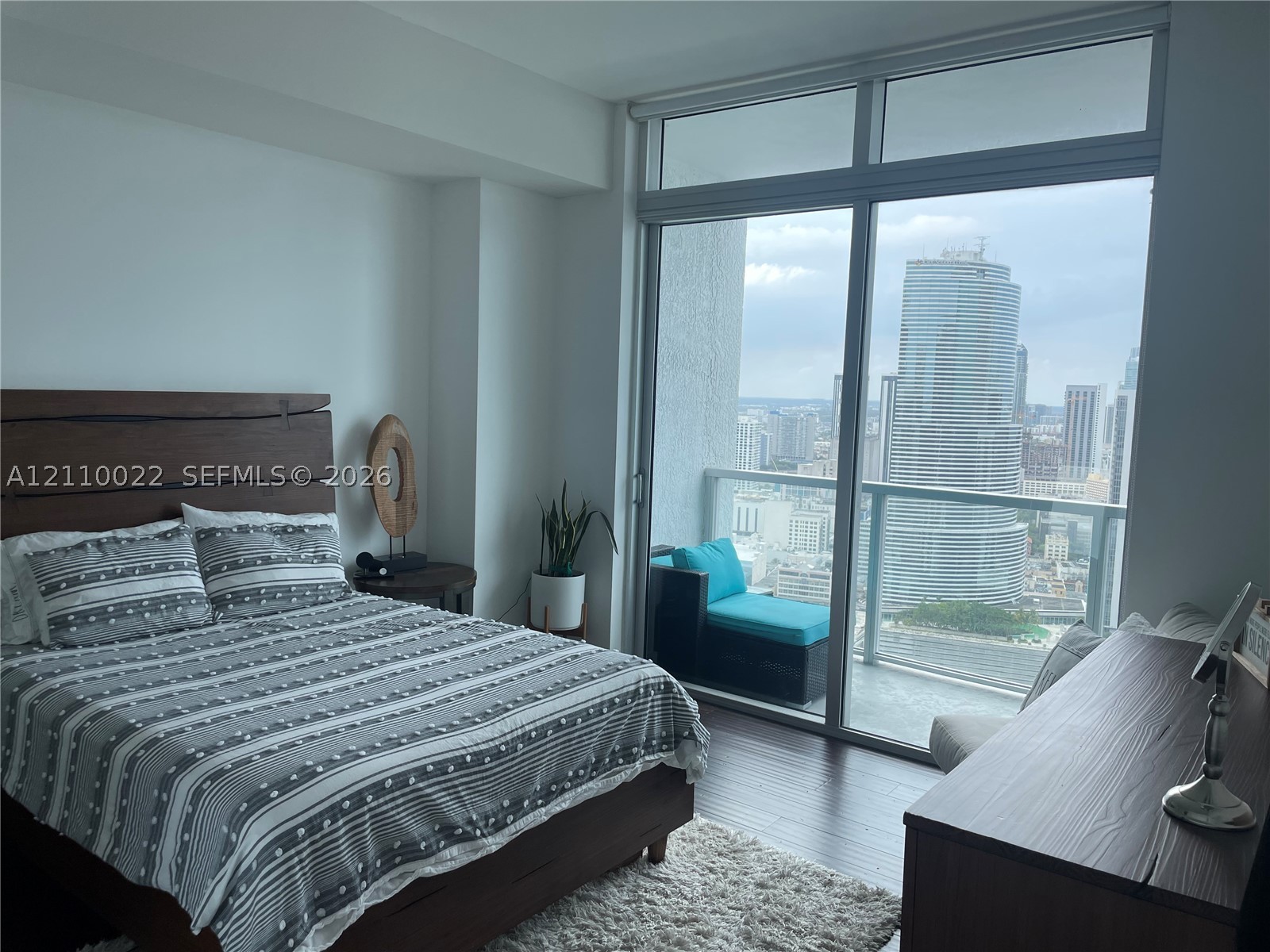 55 SE 6th St #PH4307, Miami FL 33131