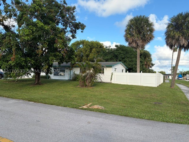 9442 Bellewood St, Palm Beach Gardens FL 33410