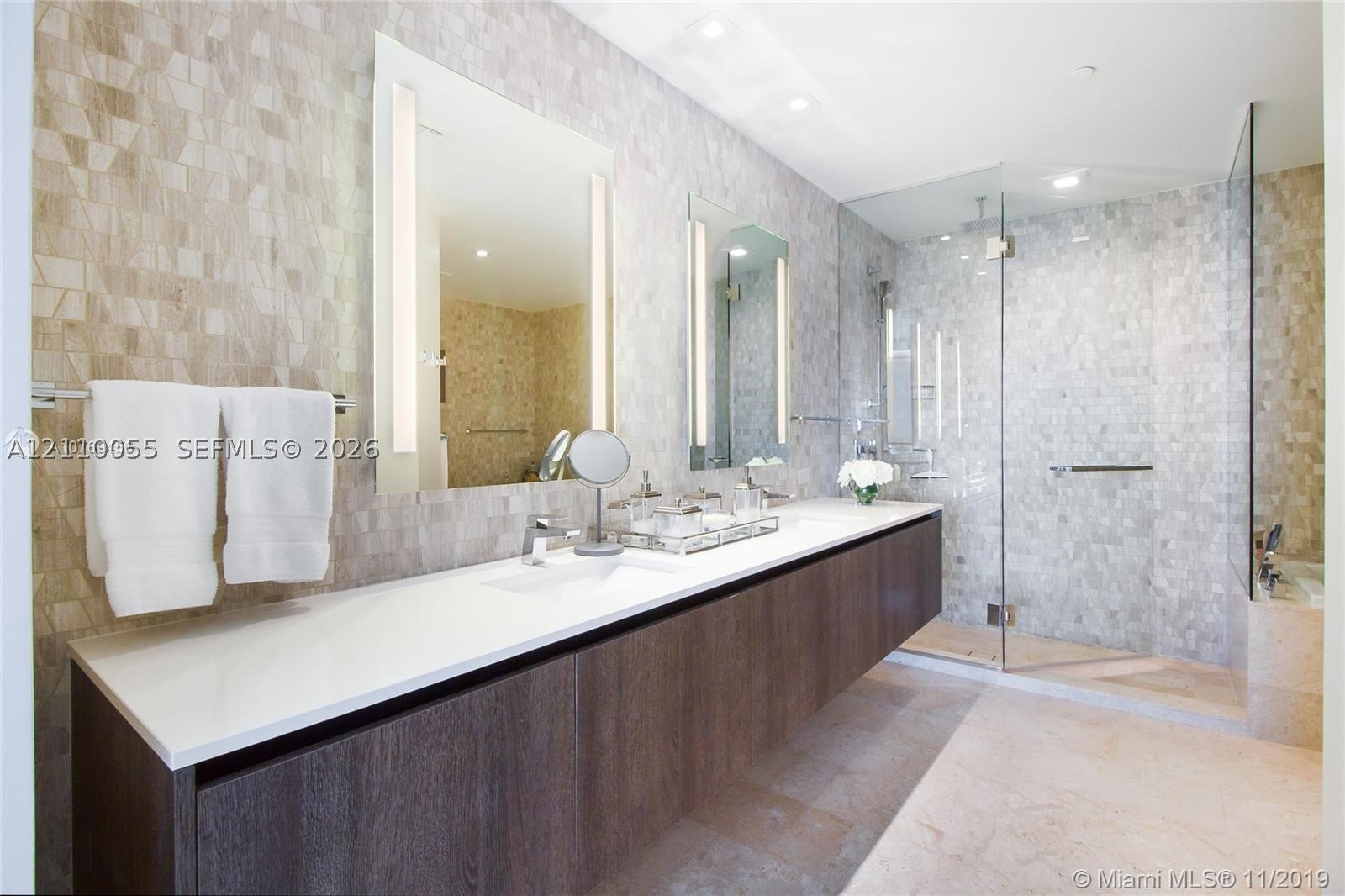 88 SW 7th St #3202, Miami FL 33130