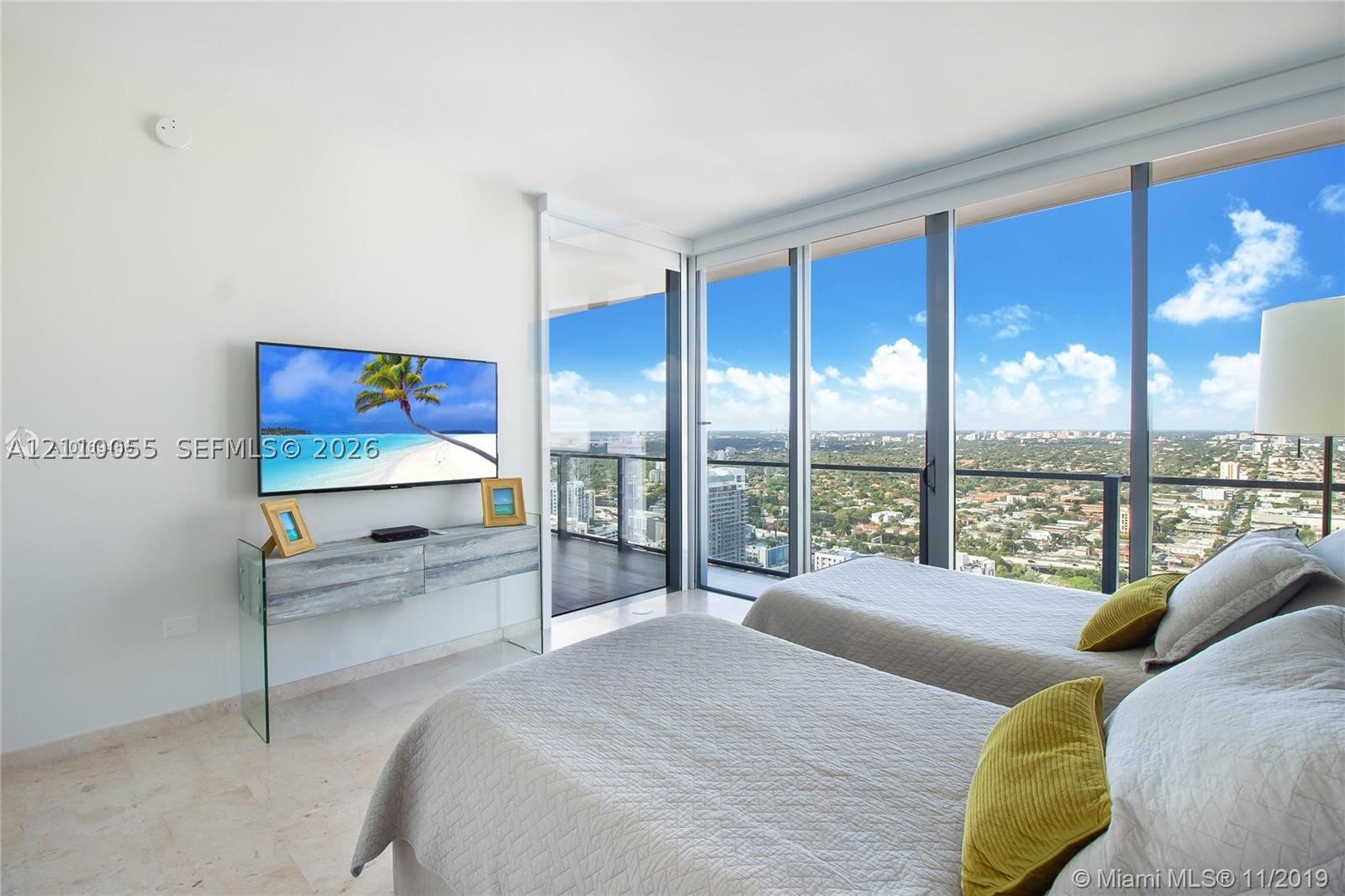 88 SW 7th St #3202, Miami FL 33130