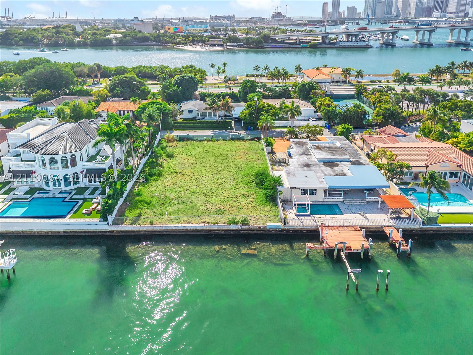 851 N Venetian Dr, Miami FL 33139