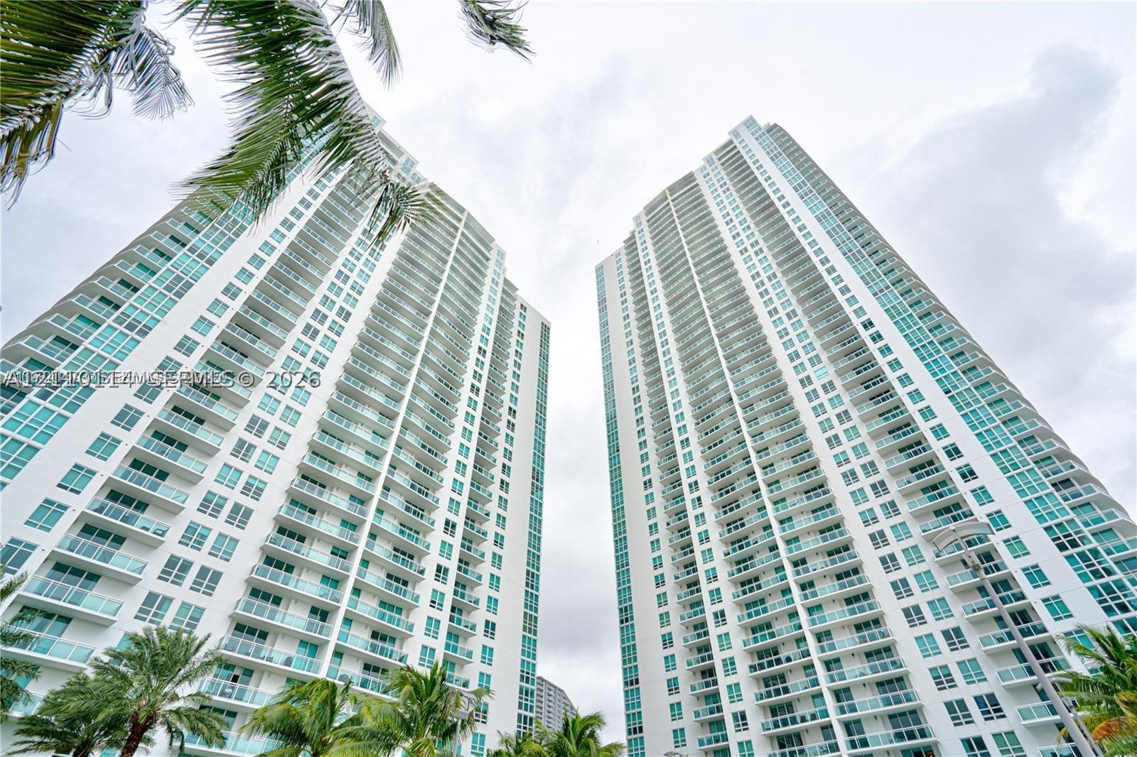 950 Brickell Bay Dr #5108, Miami FL 33131