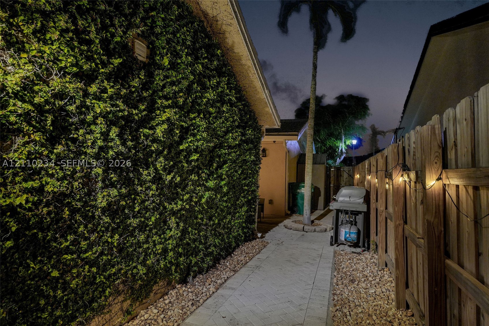 8601 SW 82nd Ter, Miami FL 33143