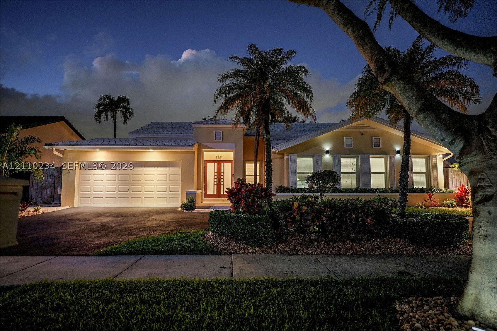 8601 SW 82nd Ter, Miami FL 33143