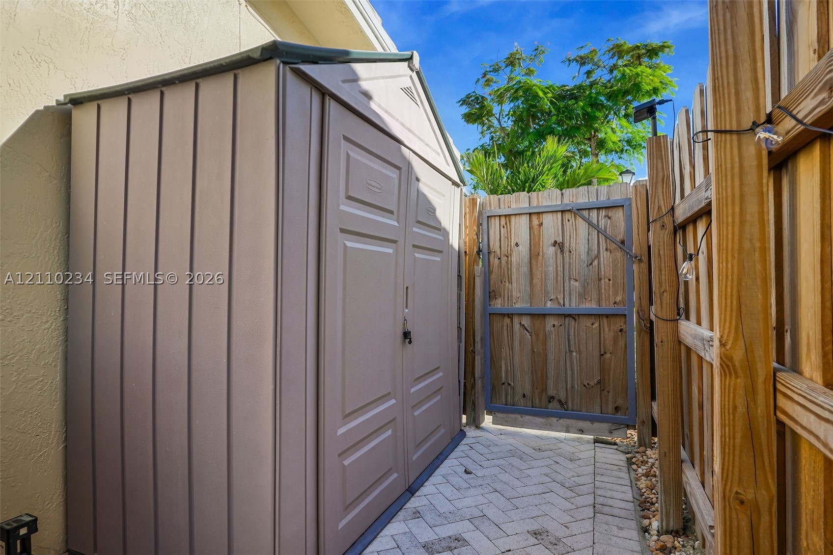 8601 SW 82nd Ter, Miami FL 33143
