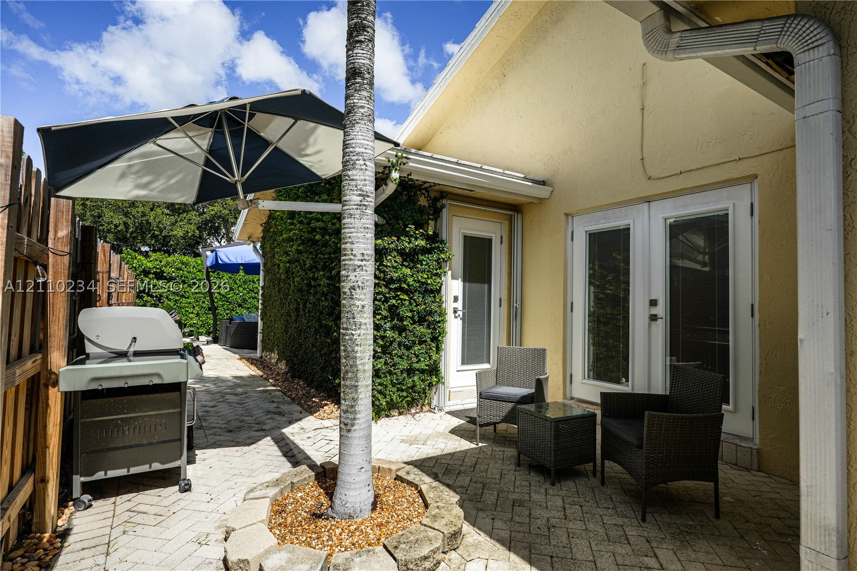8601 SW 82nd Ter, Miami FL 33143