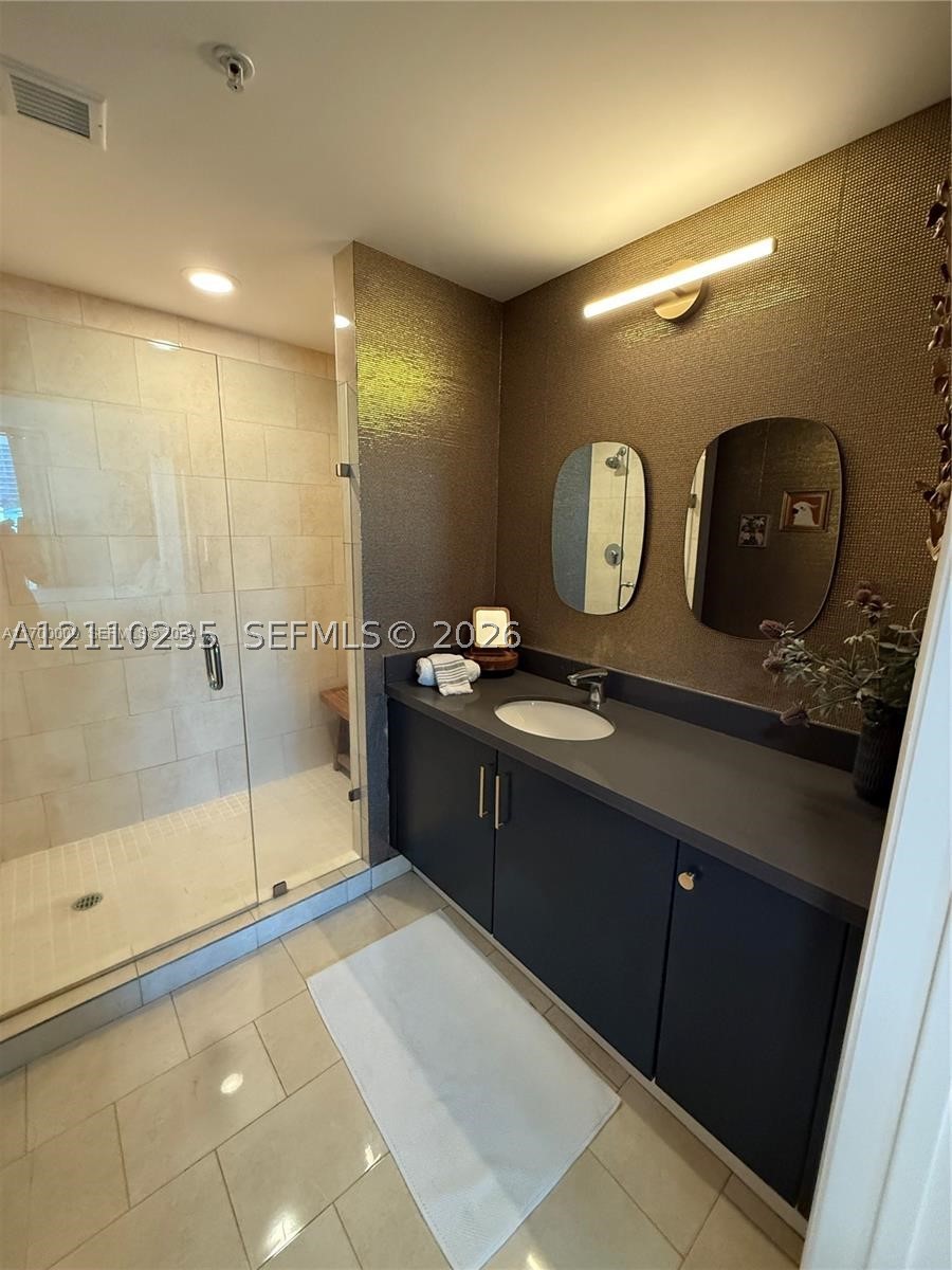 90 SW 3rd St #1114, Miami FL 33130