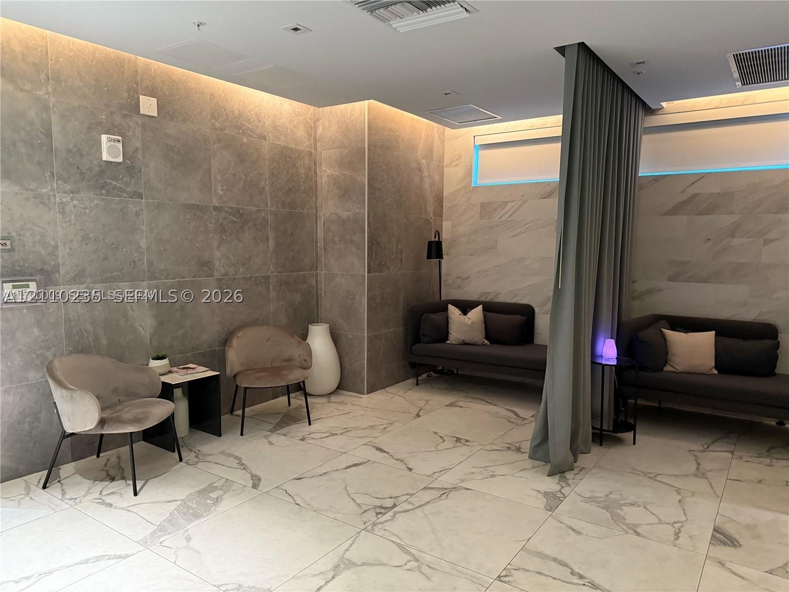 90 SW 3rd St #1114, Miami FL 33130