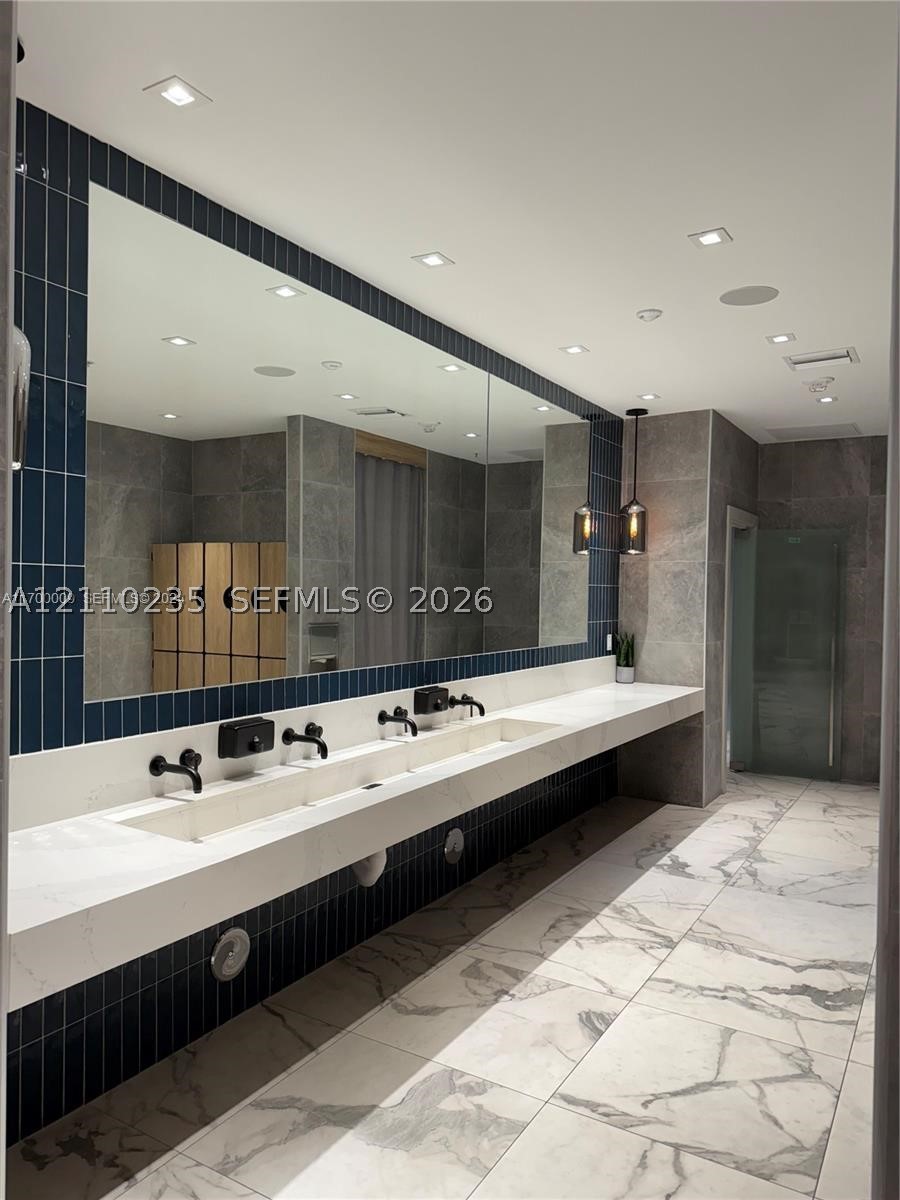 90 SW 3rd St #1114, Miami FL 33130