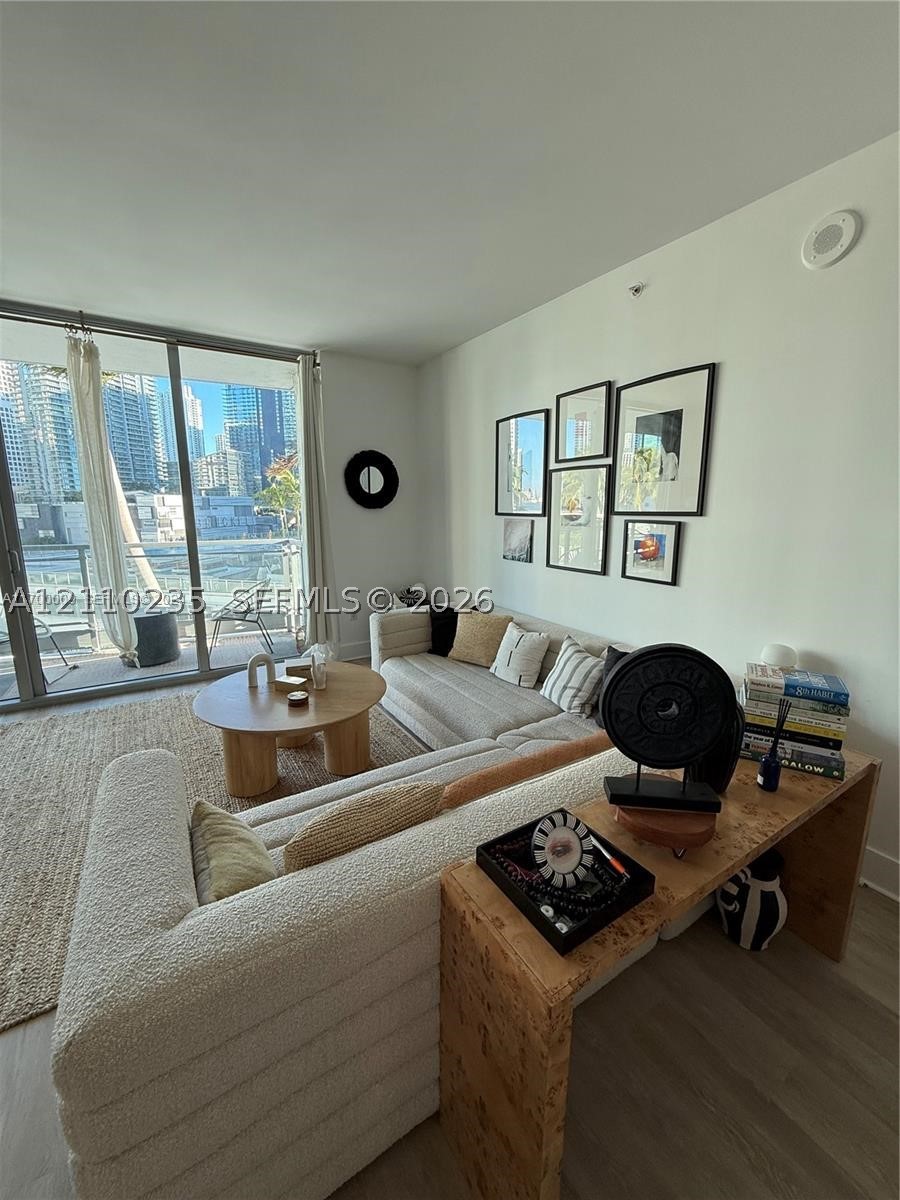90 SW 3rd St #1114, Miami FL 33130