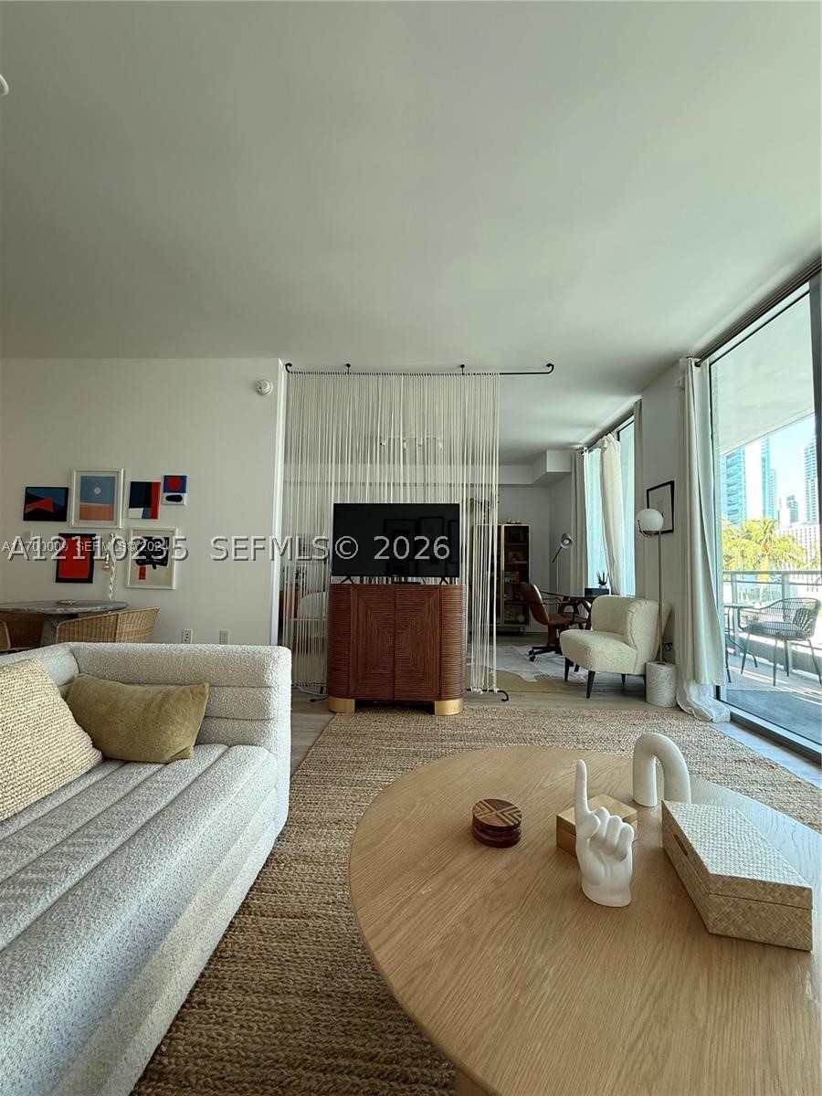 90 SW 3rd St #1114, Miami FL 33130