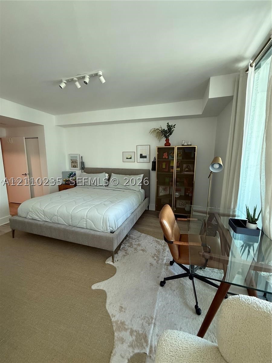 90 SW 3rd St #1114, Miami FL 33130
