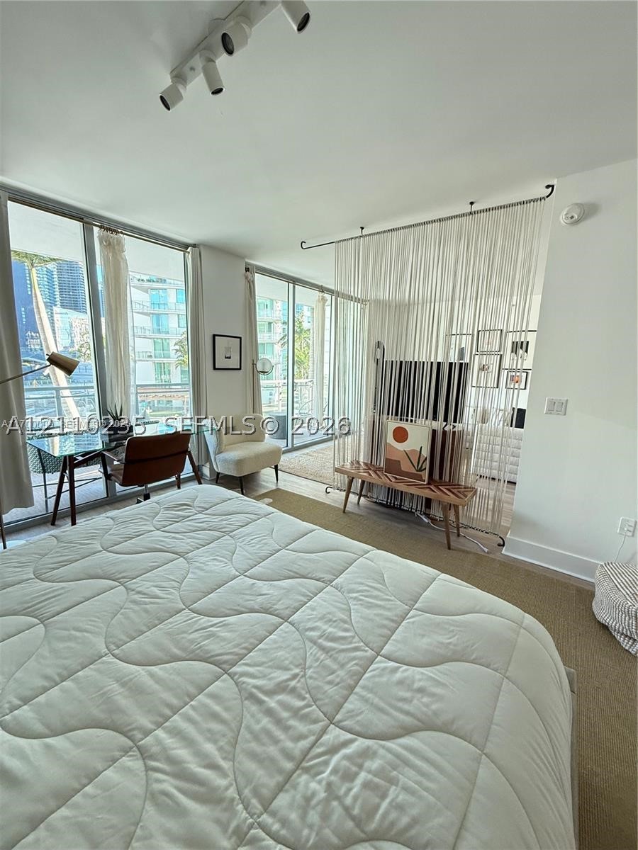 90 SW 3rd St #1114, Miami FL 33130