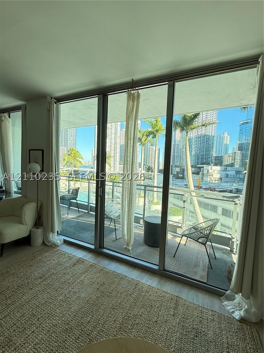 90 SW 3rd St #1114, Miami FL 33130