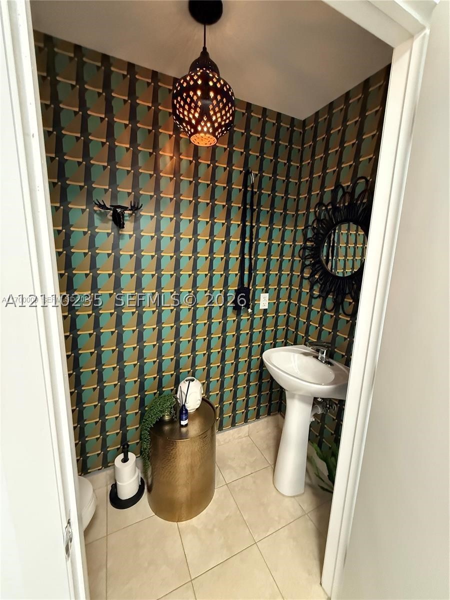 90 SW 3rd St #1114, Miami FL 33130