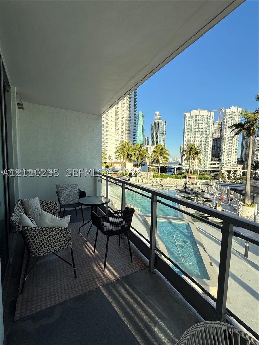 90 SW 3rd St #1114, Miami FL 33130