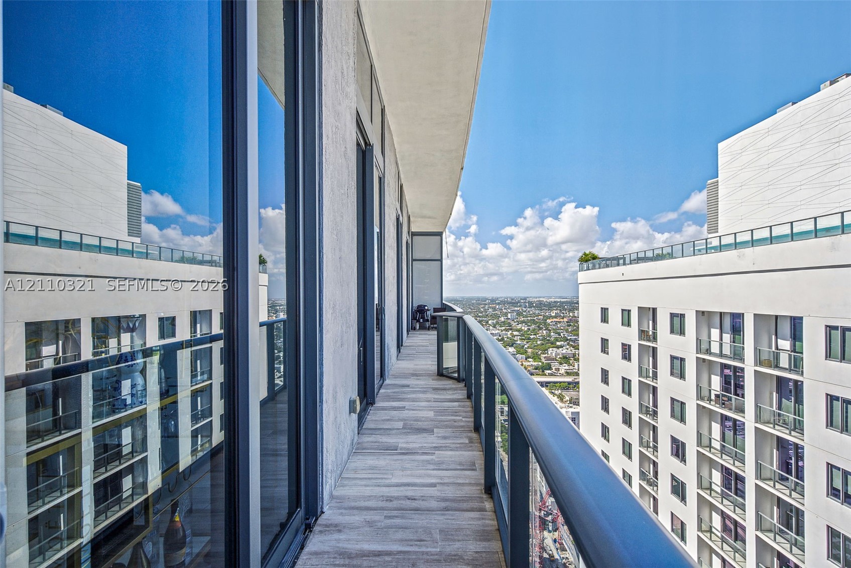 55 SW 9th St #PH4601, Miami FL 33130