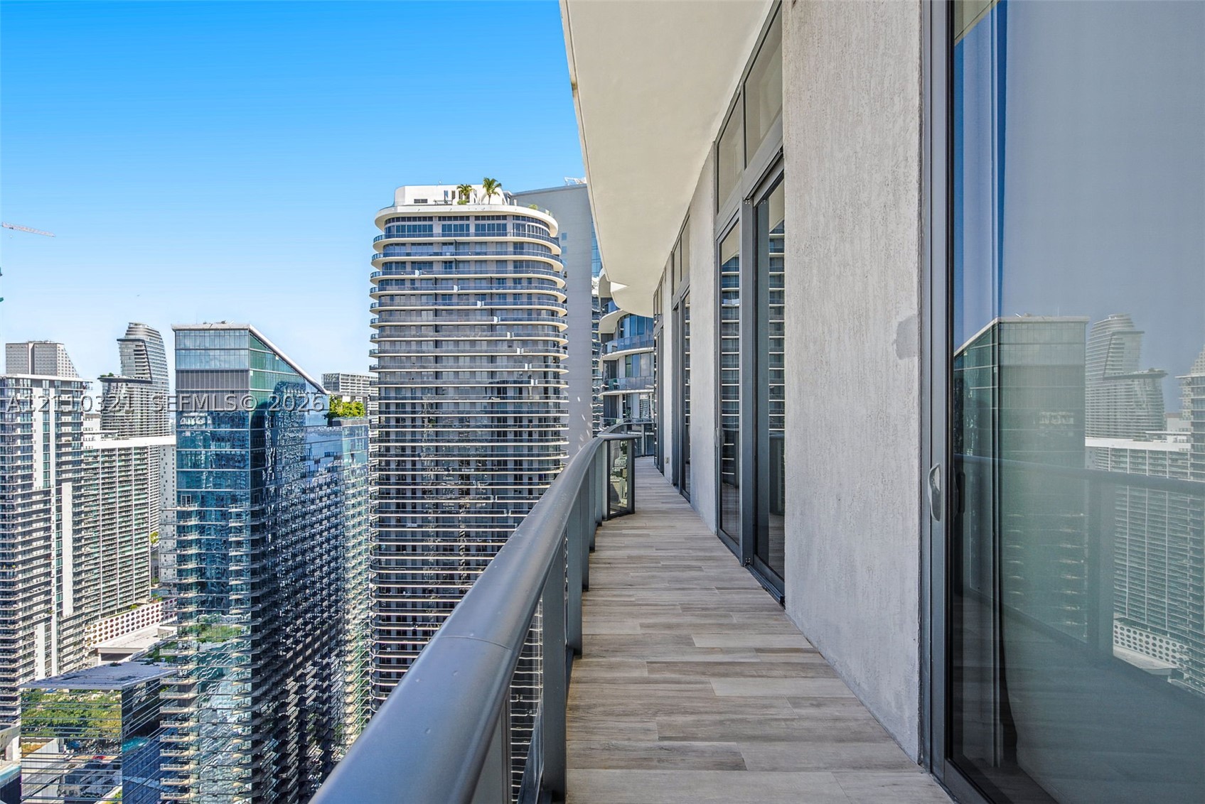 55 SW 9th St #PH4601, Miami FL 33130