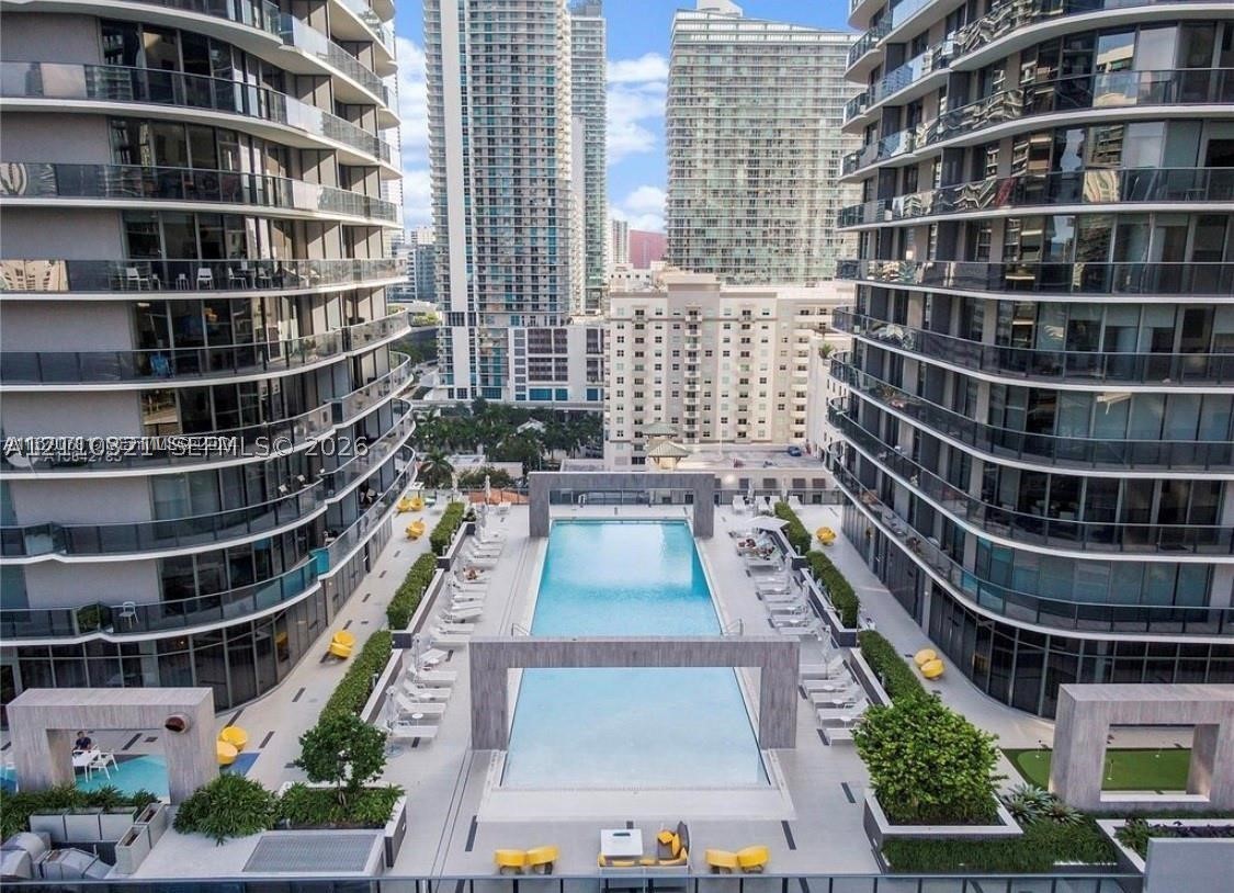 55 SW 9th St #PH4601, Miami FL 33130
