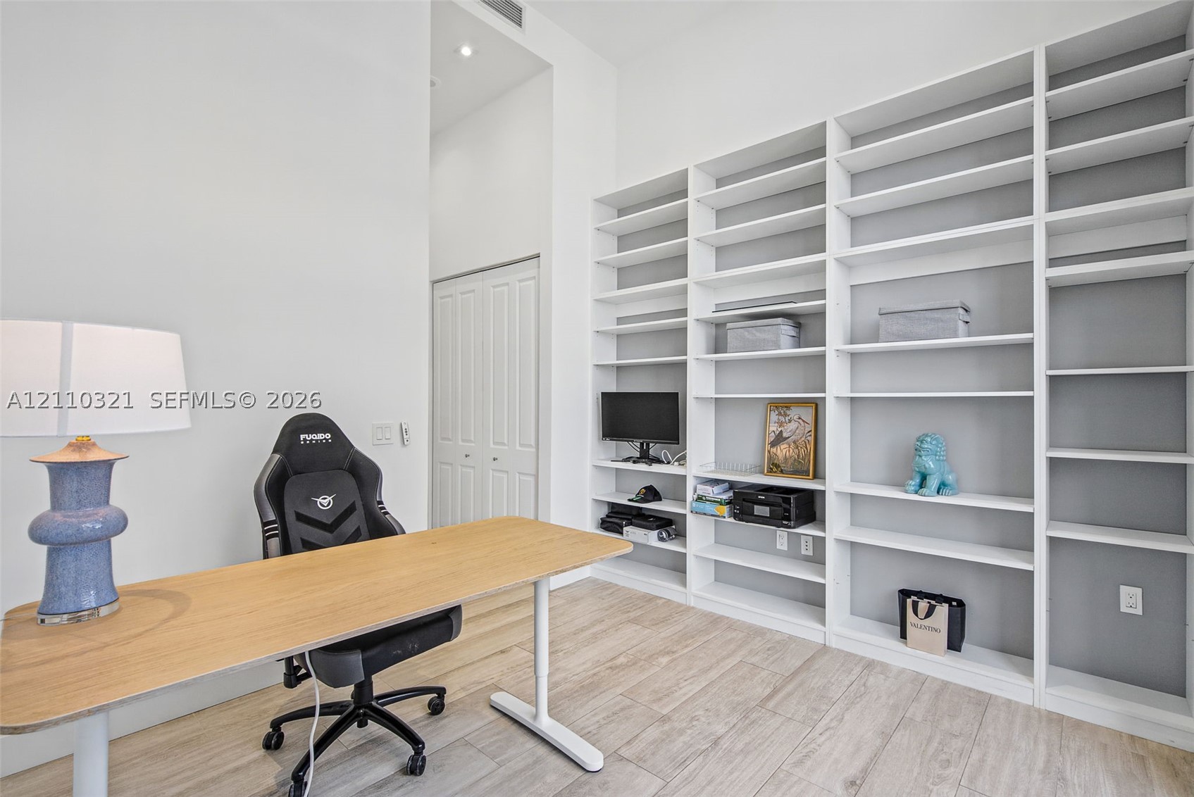 55 SW 9th St #PH4601, Miami FL 33130