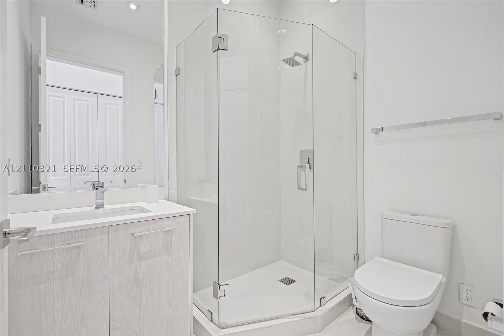 55 SW 9th St #PH4601, Miami FL 33130