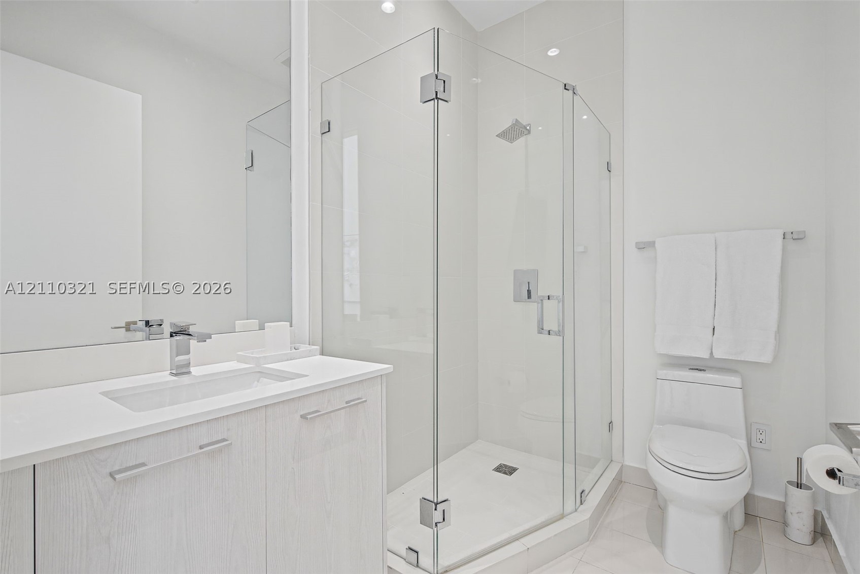 55 SW 9th St #PH4601, Miami FL 33130