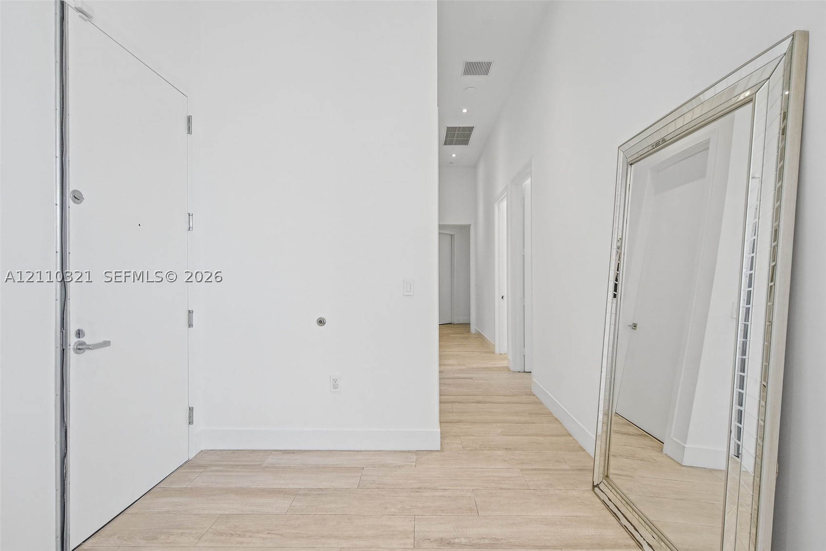 55 SW 9th St #PH4601, Miami FL 33130