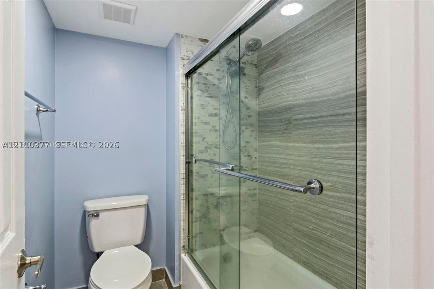 390 Racquet Club Rd #202, Weston FL 33326